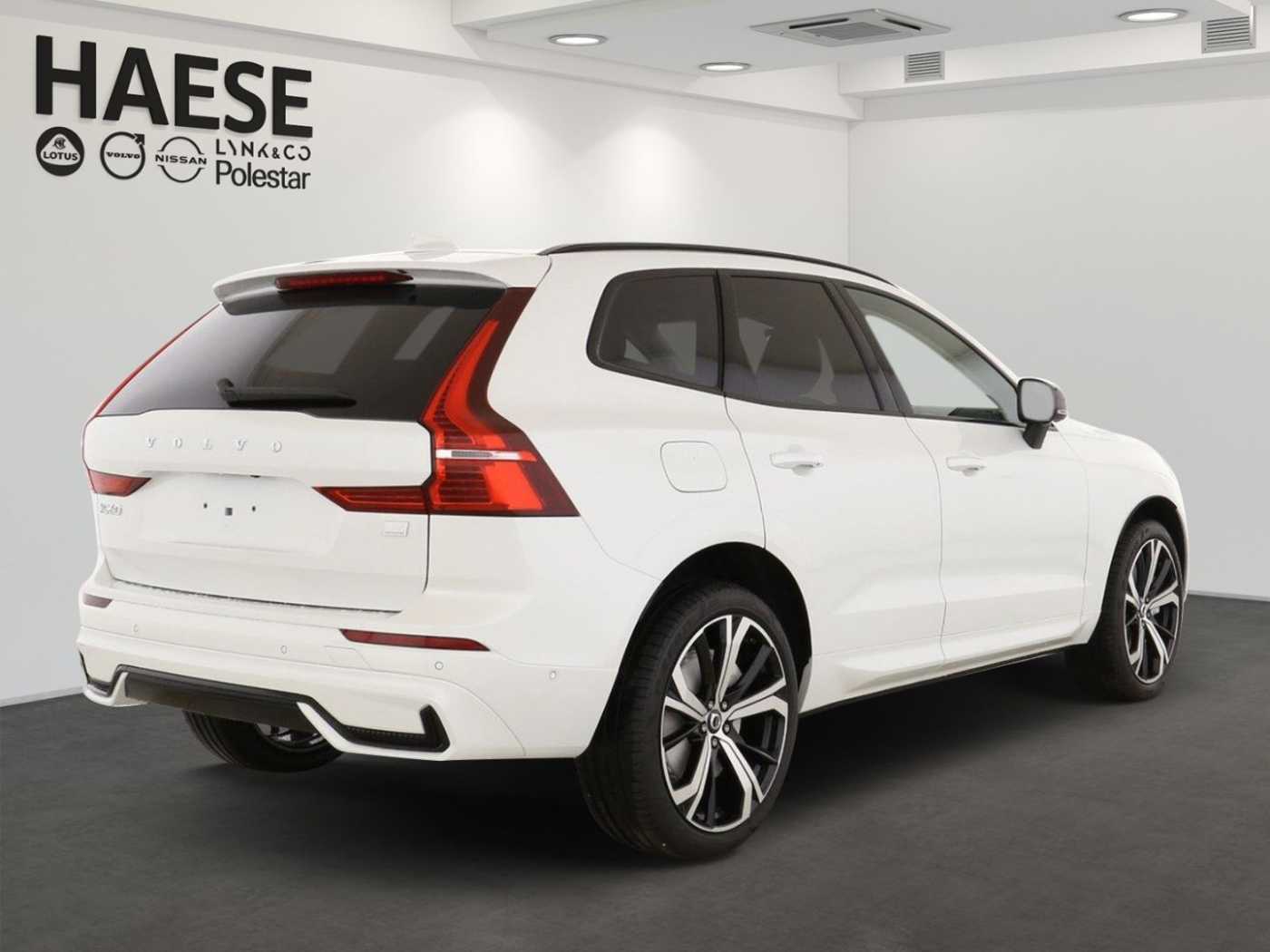 Volvo  T8 Ultra Dark Recharge Plug-In Hybrid AWD E
