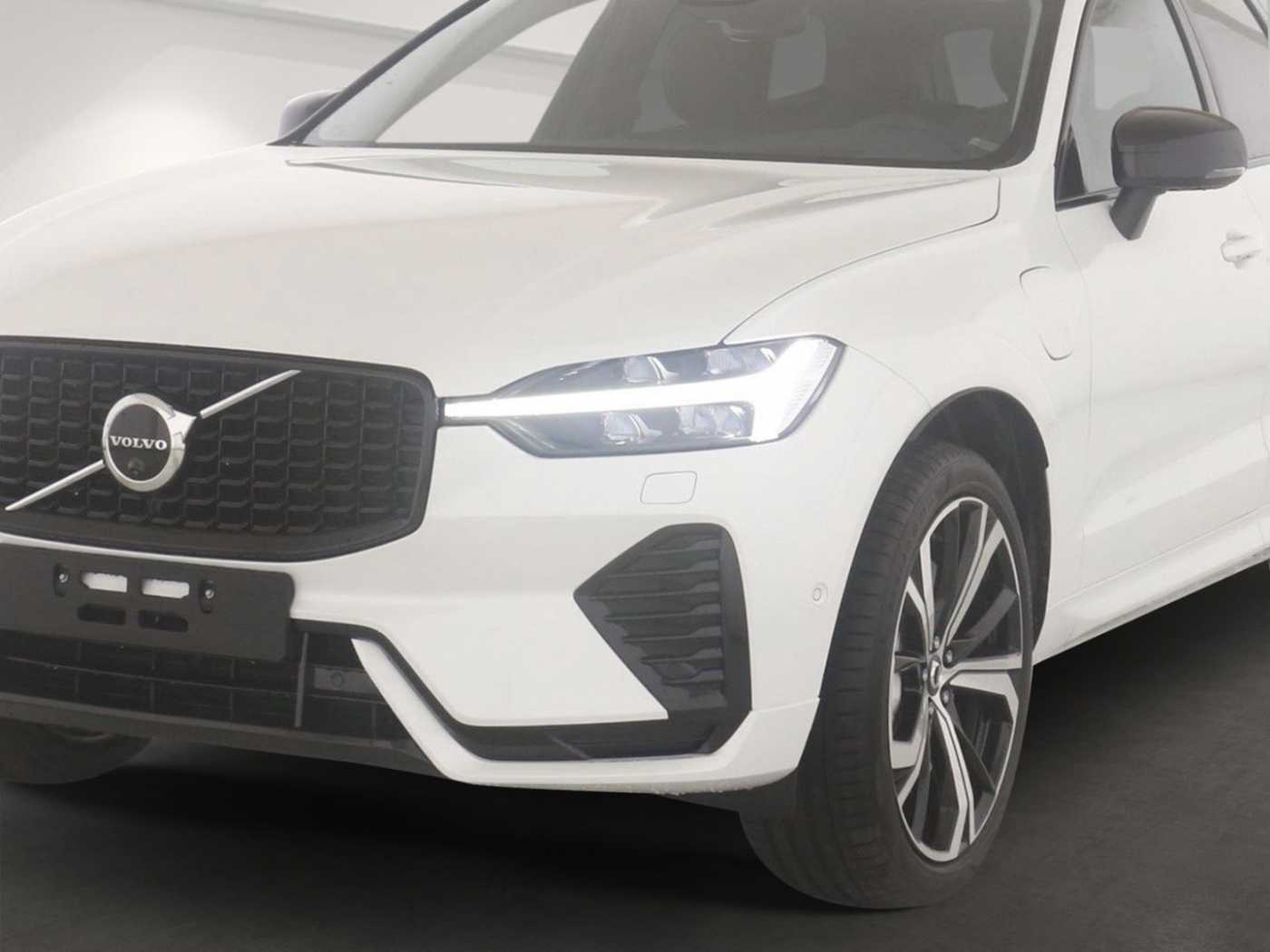 Volvo  T8 Ultra Dark Recharge Plug-In Hybrid AWD E