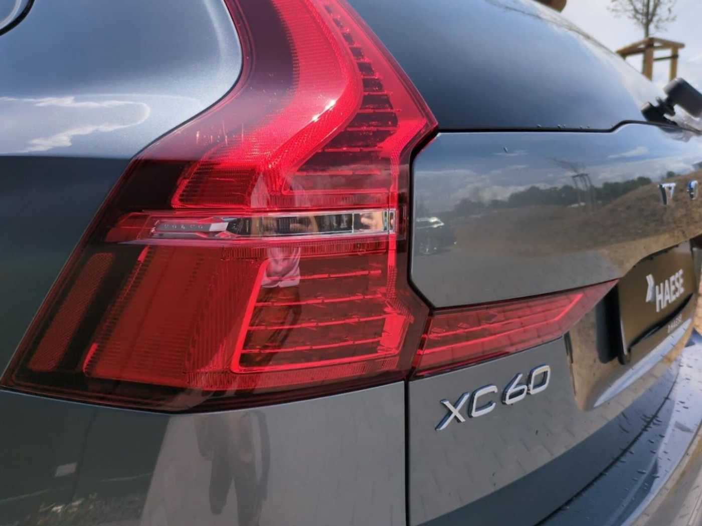 Volvo  B4 EU6d R Design AWD HUD StandHZG El. Panod