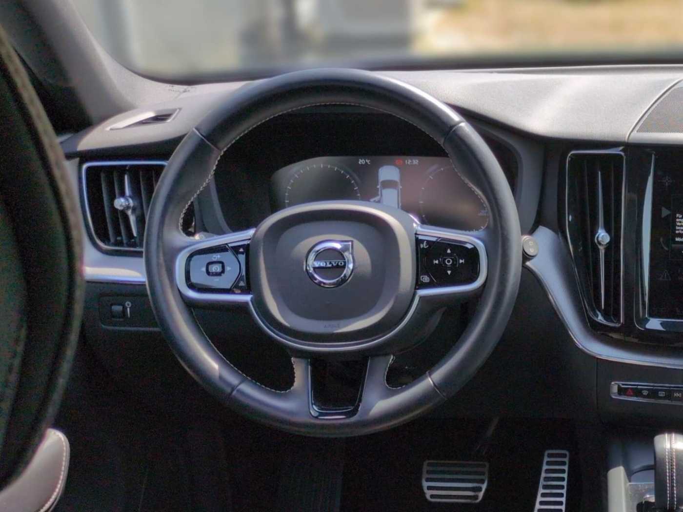 Volvo  B4 EU6d R Design AWD HUD StandHZG El. Panod