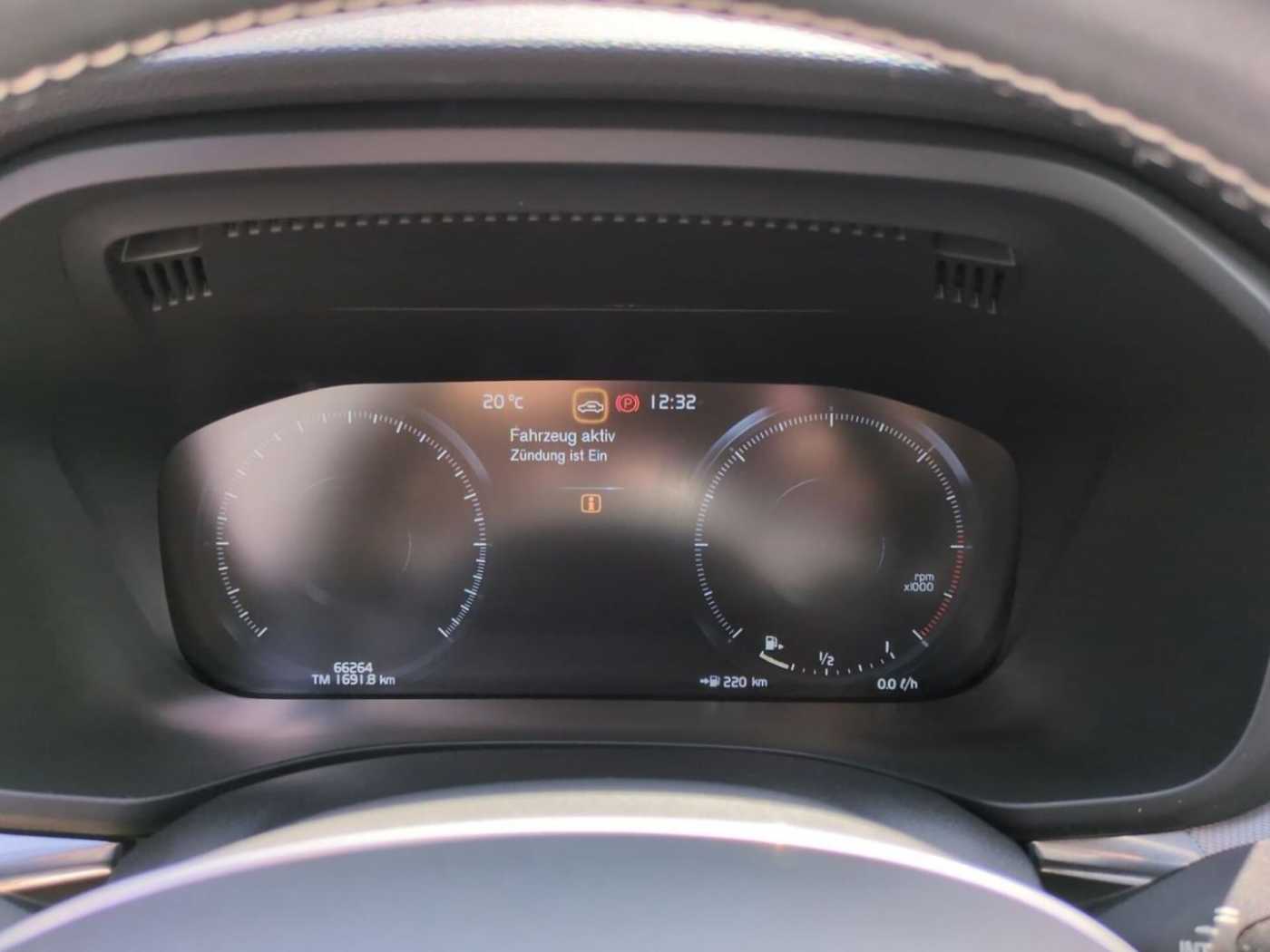 Volvo  B4 EU6d R Design AWD HUD StandHZG El. Panod