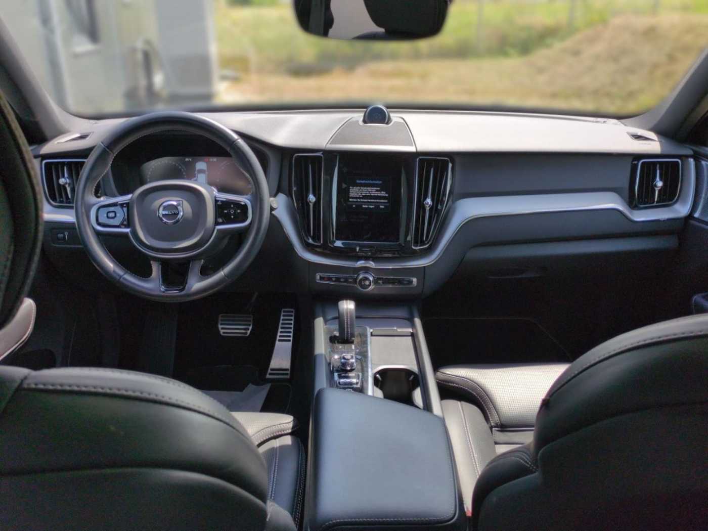 Volvo  B4 EU6d R Design AWD HUD StandHZG El. Panod