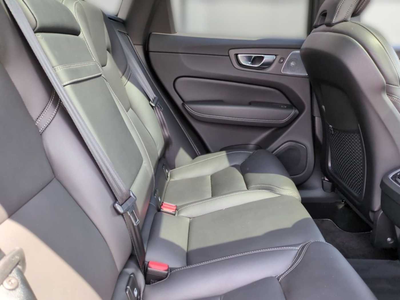 Volvo  B4 EU6d R Design AWD HUD StandHZG El. Panod