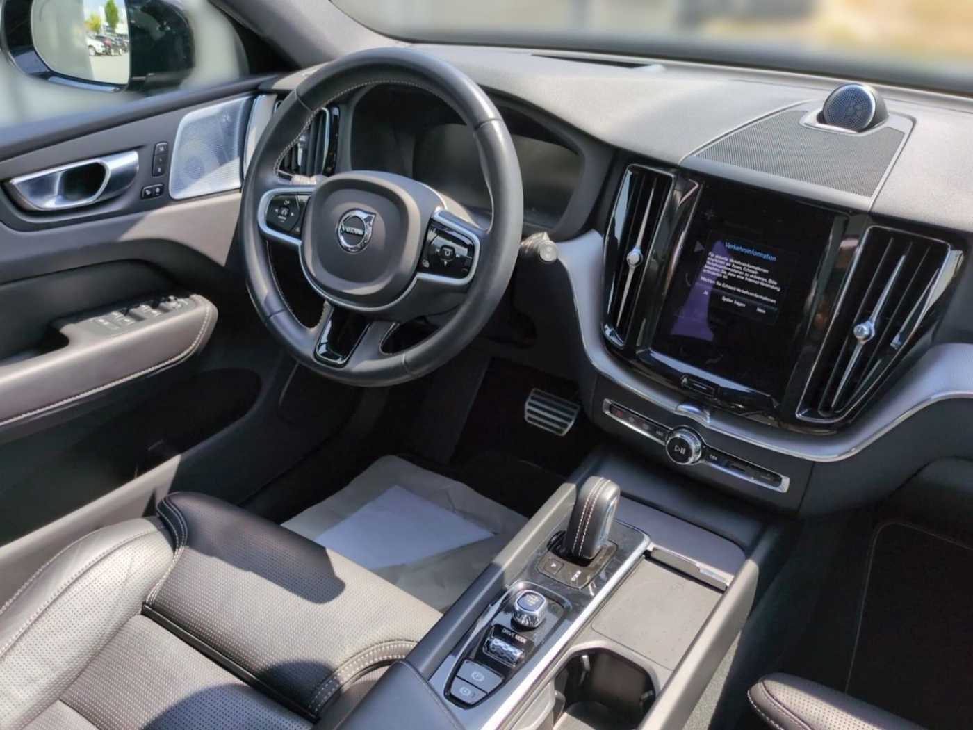 Volvo  B4 EU6d R Design AWD HUD StandHZG El. Panod