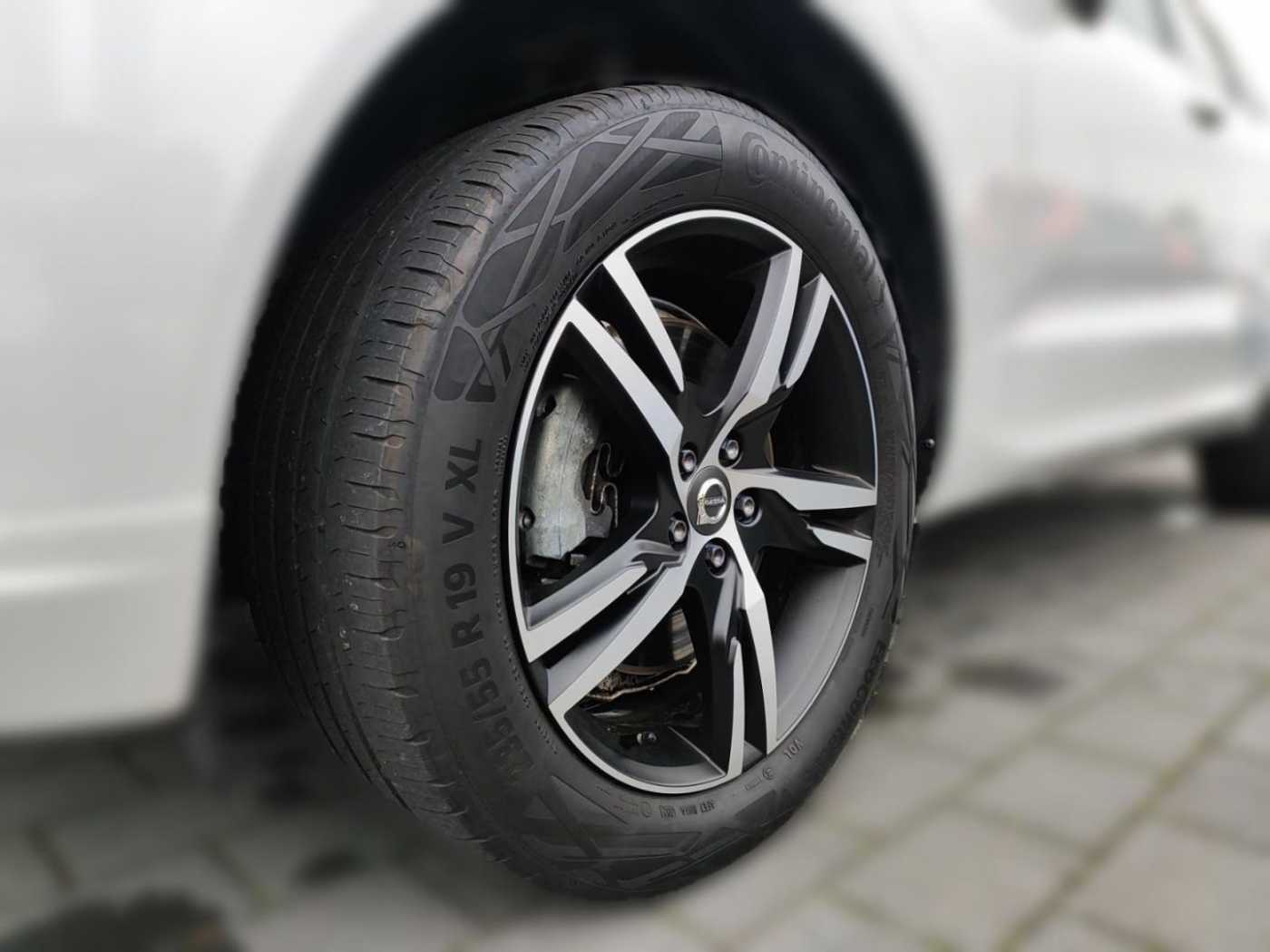 Volvo  B5 Diesel EU6d R Design AWD HUD Navi Leder