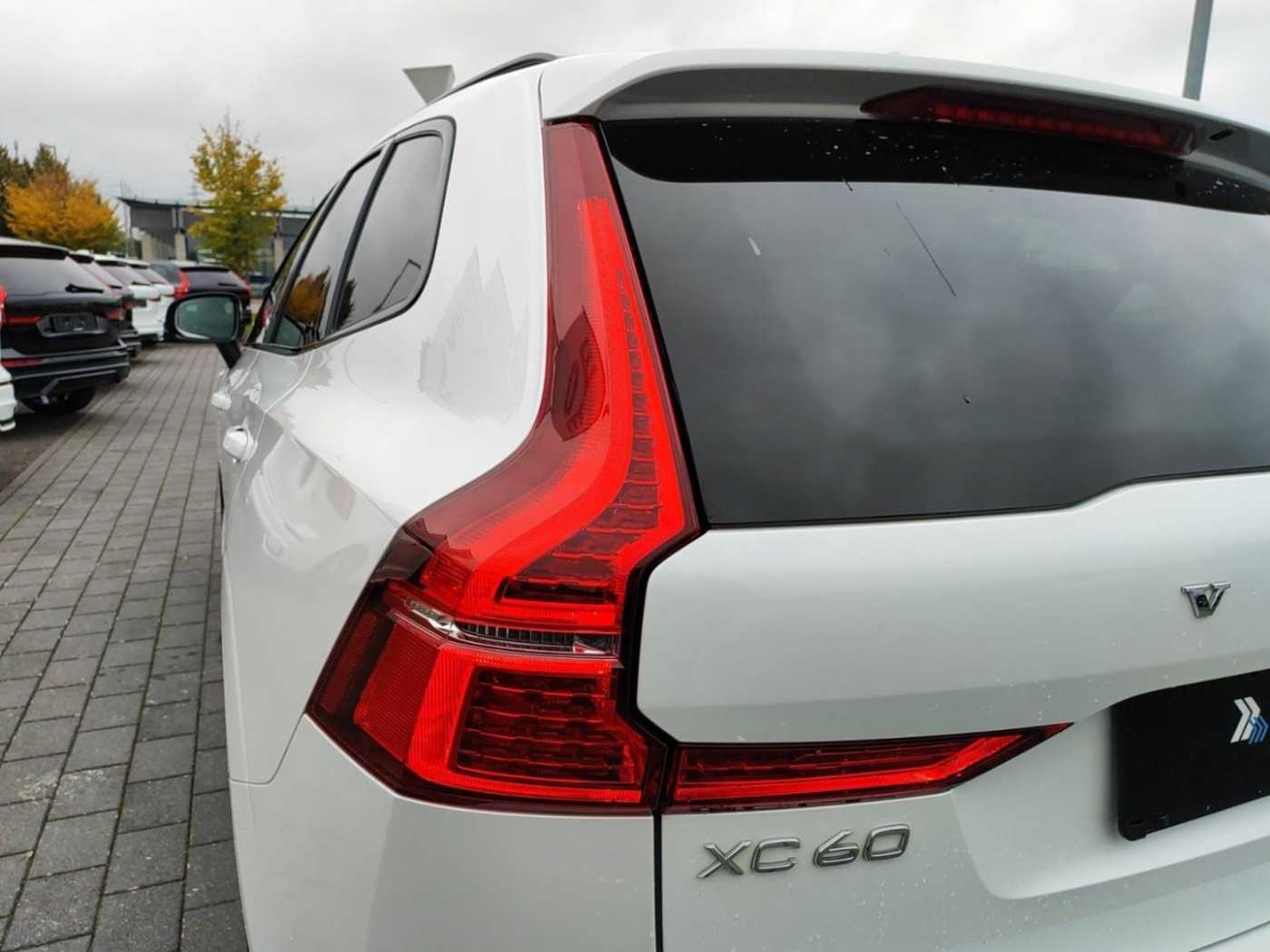 Volvo  B5 Diesel EU6d R Design AWD HUD Navi Leder