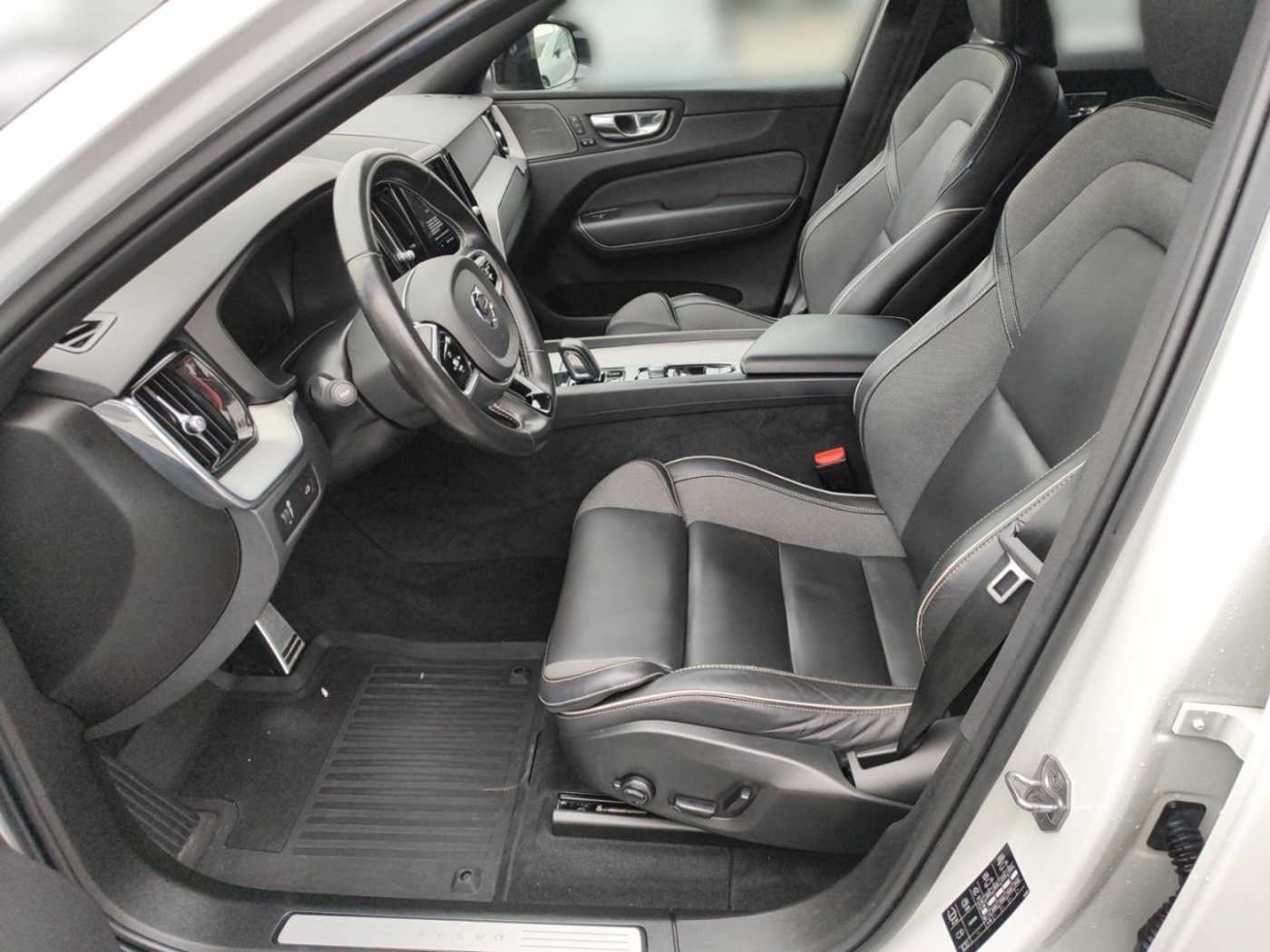 Volvo  B5 Diesel EU6d R Design AWD HUD Navi Leder