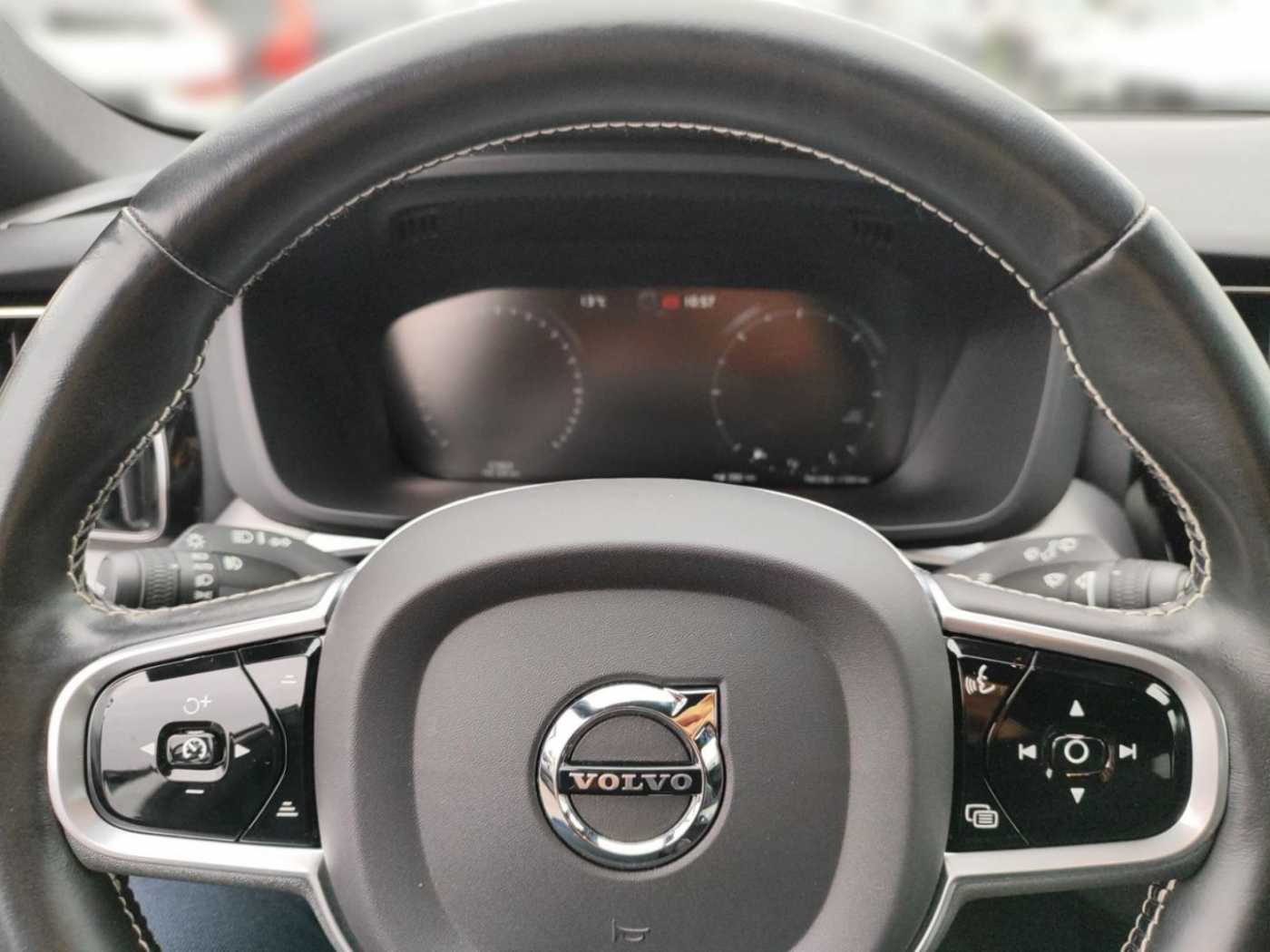 Volvo  B5 Diesel EU6d R Design AWD HUD Navi Leder