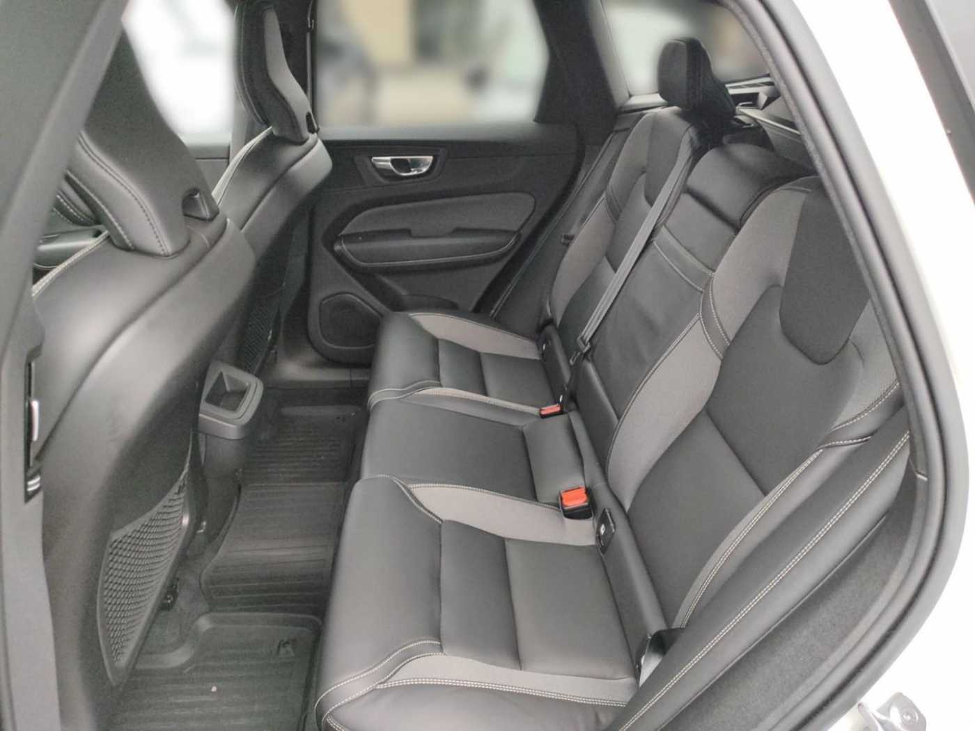 Volvo  B5 Diesel EU6d R Design AWD HUD Navi Leder