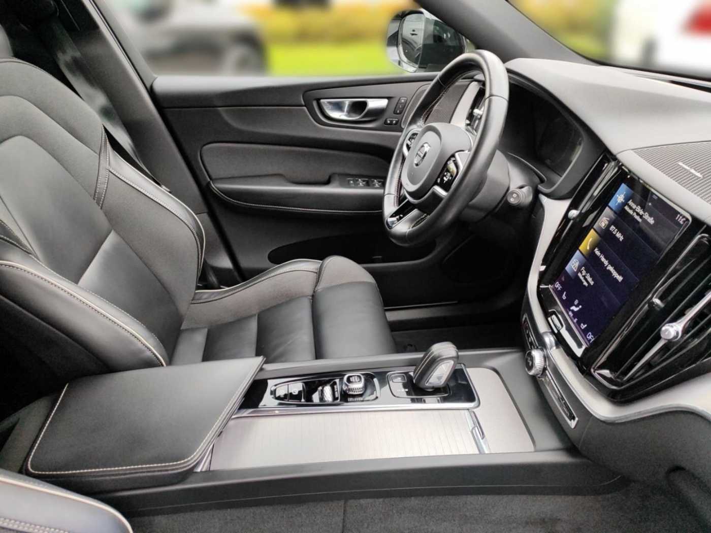 Volvo  B5 Diesel EU6d R Design AWD HUD Navi Leder