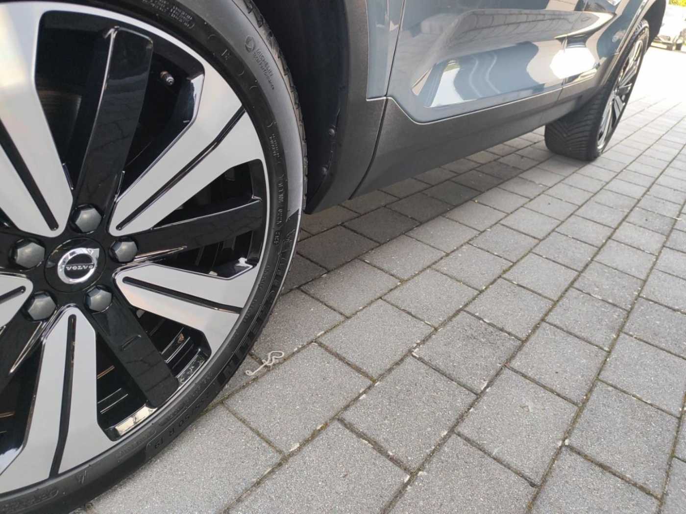 Volvo  Twin Core Recharge Pure Electric AWD StandHZ