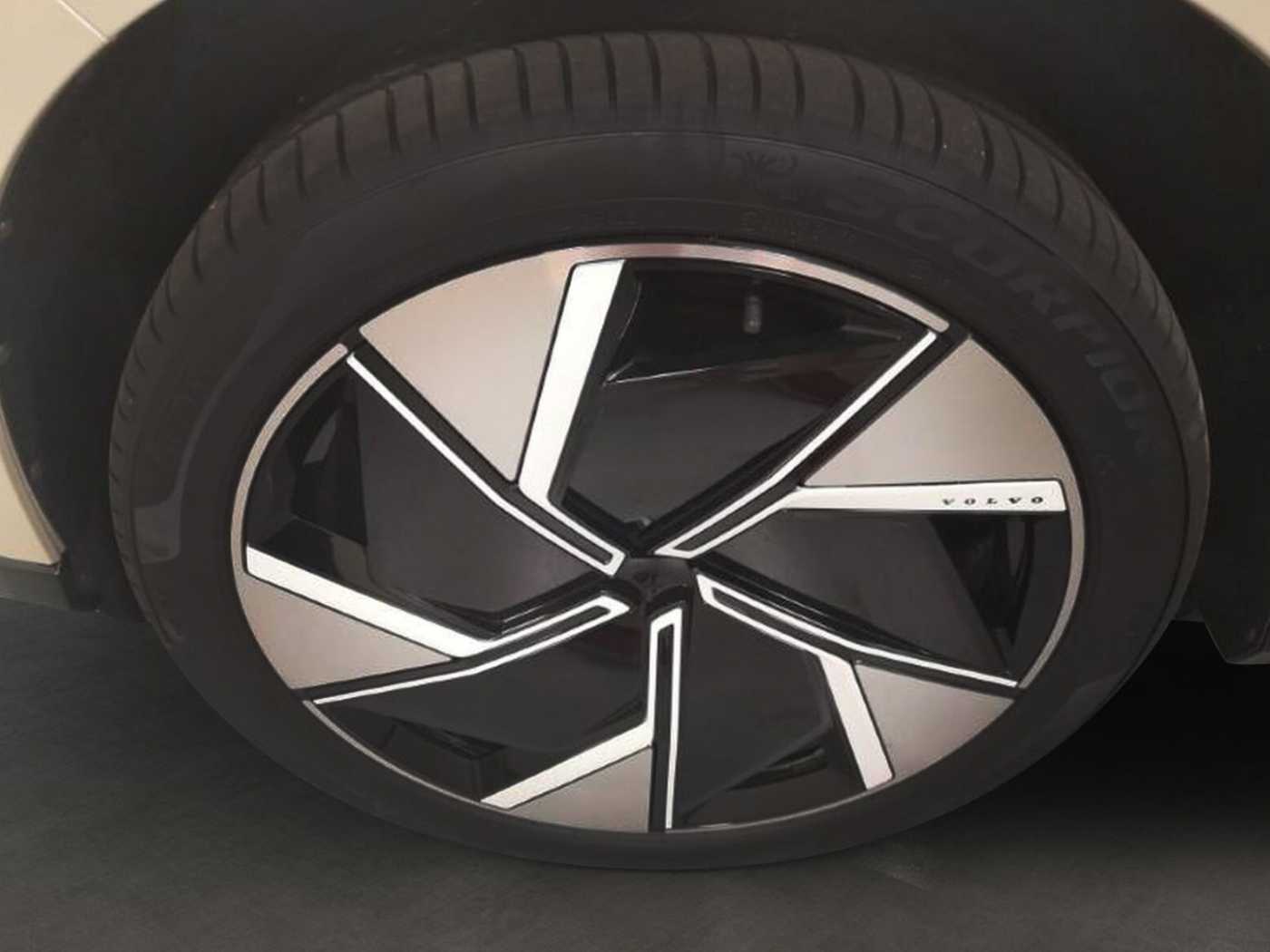 Volvo  Ultra Performance Pure Electric AWD Twin 7-
