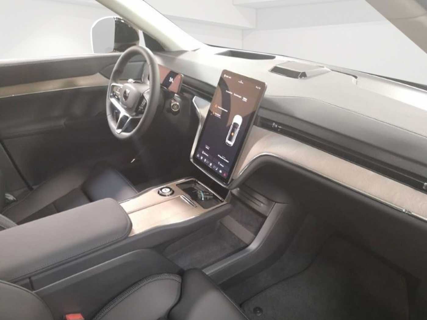 Volvo  Ultra Performance Pure Electric AWD Twin 7-