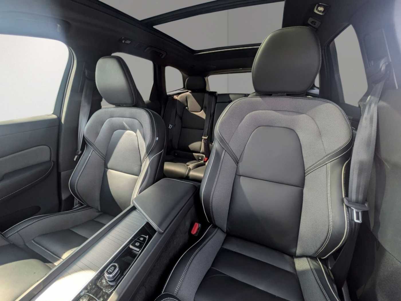 Volvo  T6 Ultra Black Edition Recharge Plug-In Hyb