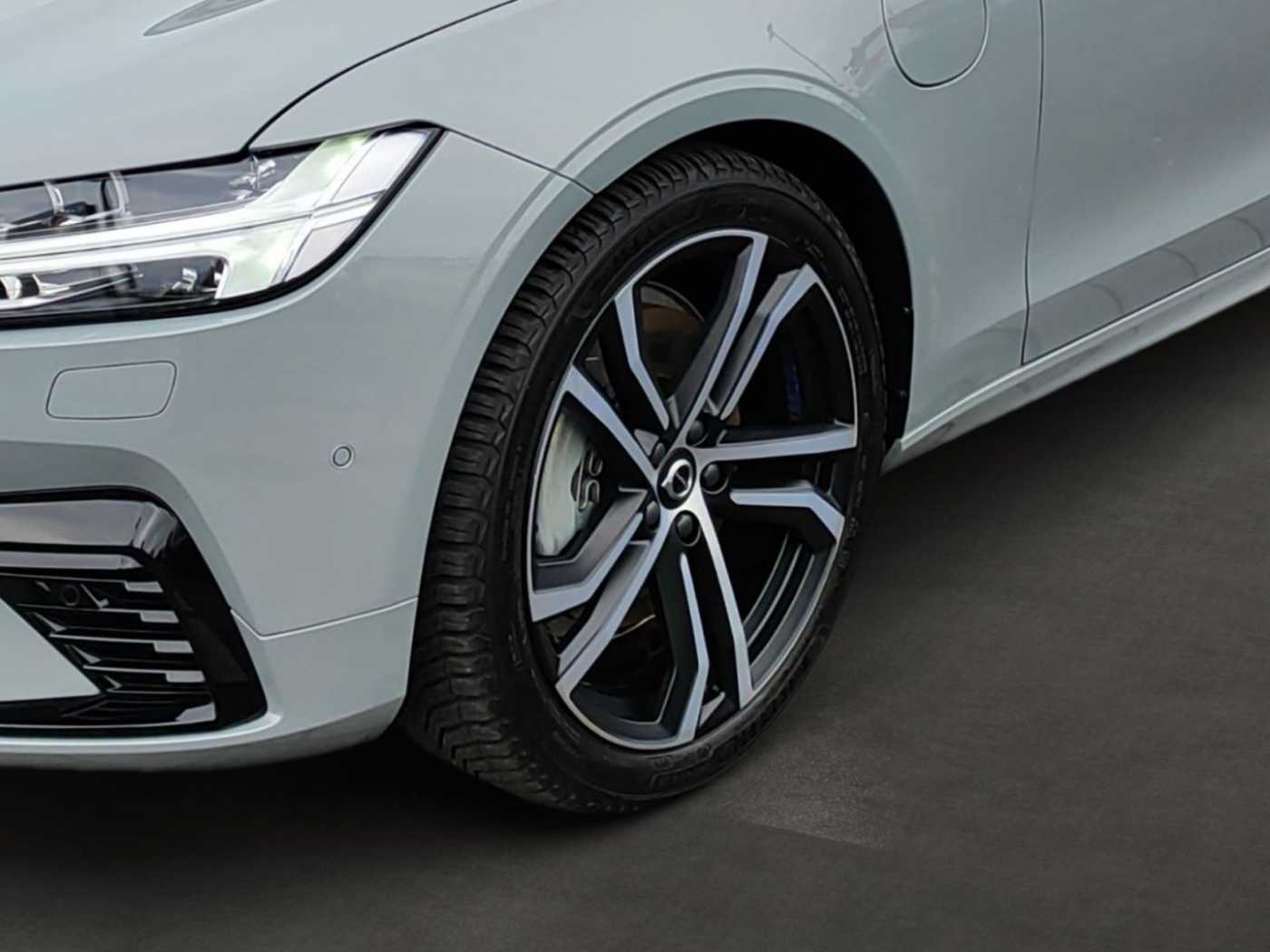 Volvo  T6 Plus Dark Recharge Plug-In Hybrid AWD EU6
