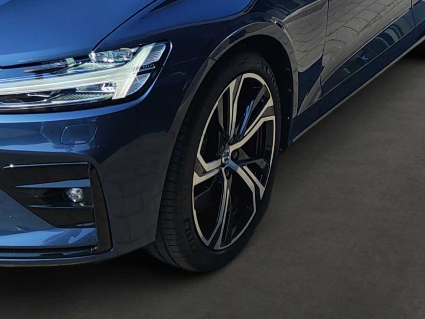 Volvo  Ultimate Dark AWD B5 Benzin EU6d HUD StandHZ