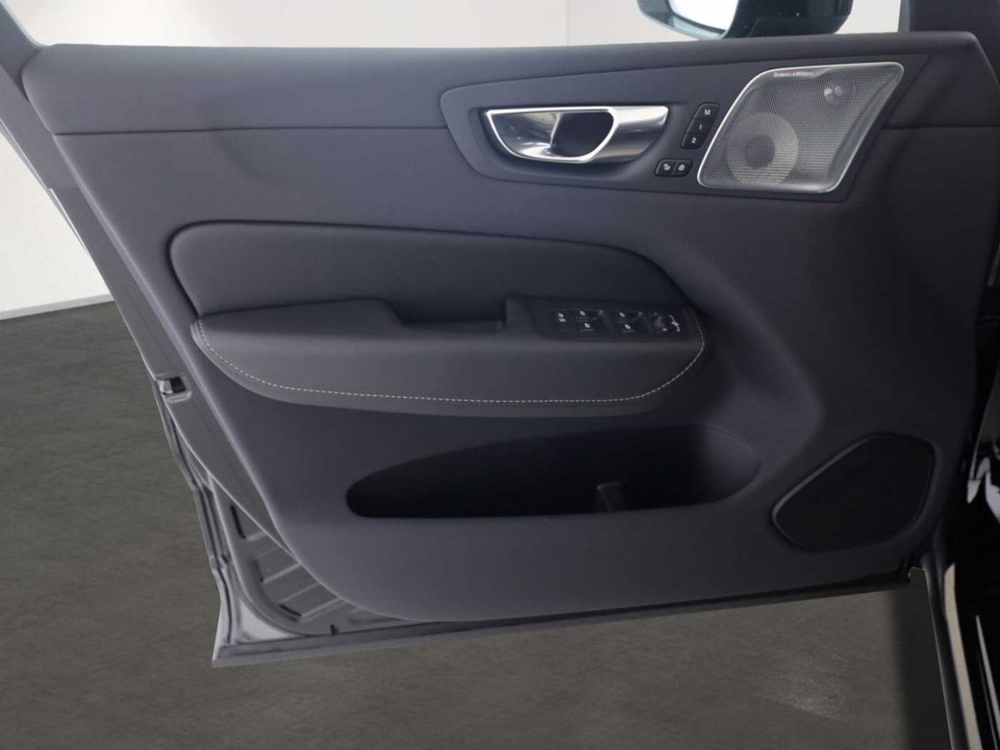 Volvo  T8 Plus Black Edition Recharge Plug-In Hybr