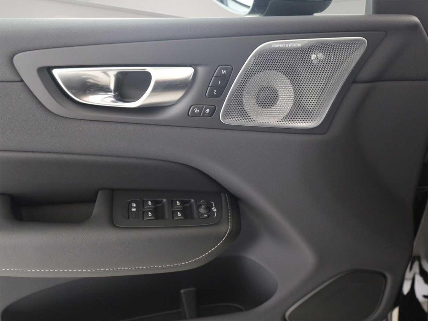 Volvo  Plus Black Edition Plug-In Hybrid AWD T6 Tw
