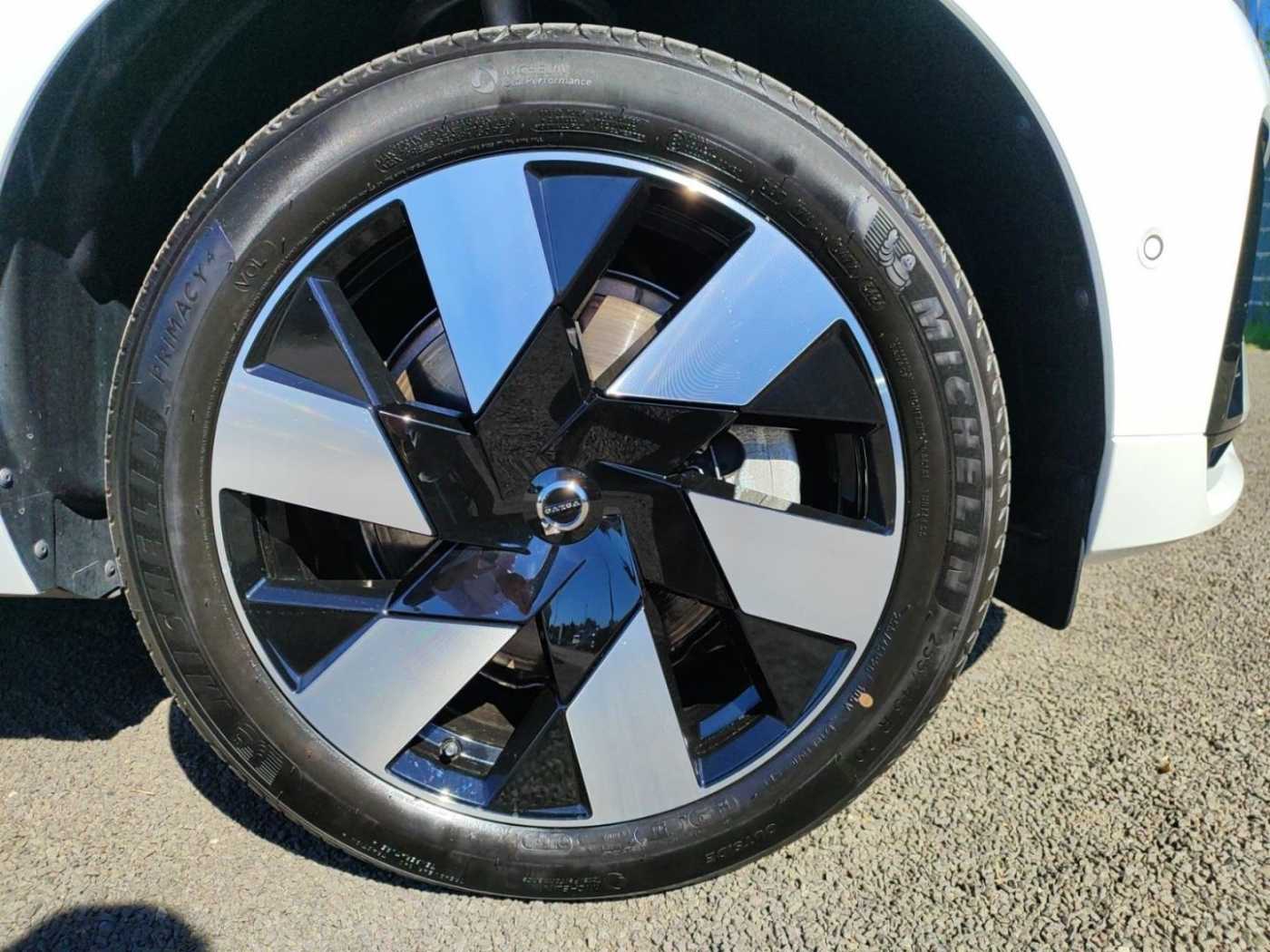 Volvo  Plus Dark Plug-In Hybrid AWD T6 Twin Engine