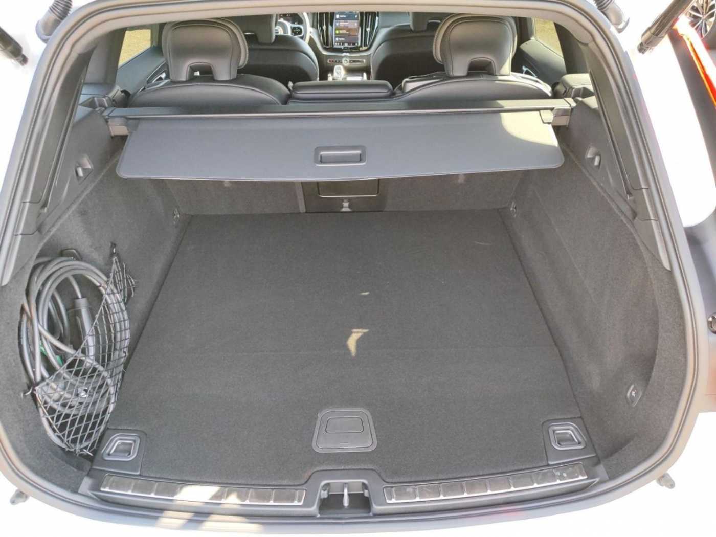 Volvo  Plus Dark Plug-In Hybrid AWD T6 Twin Engine