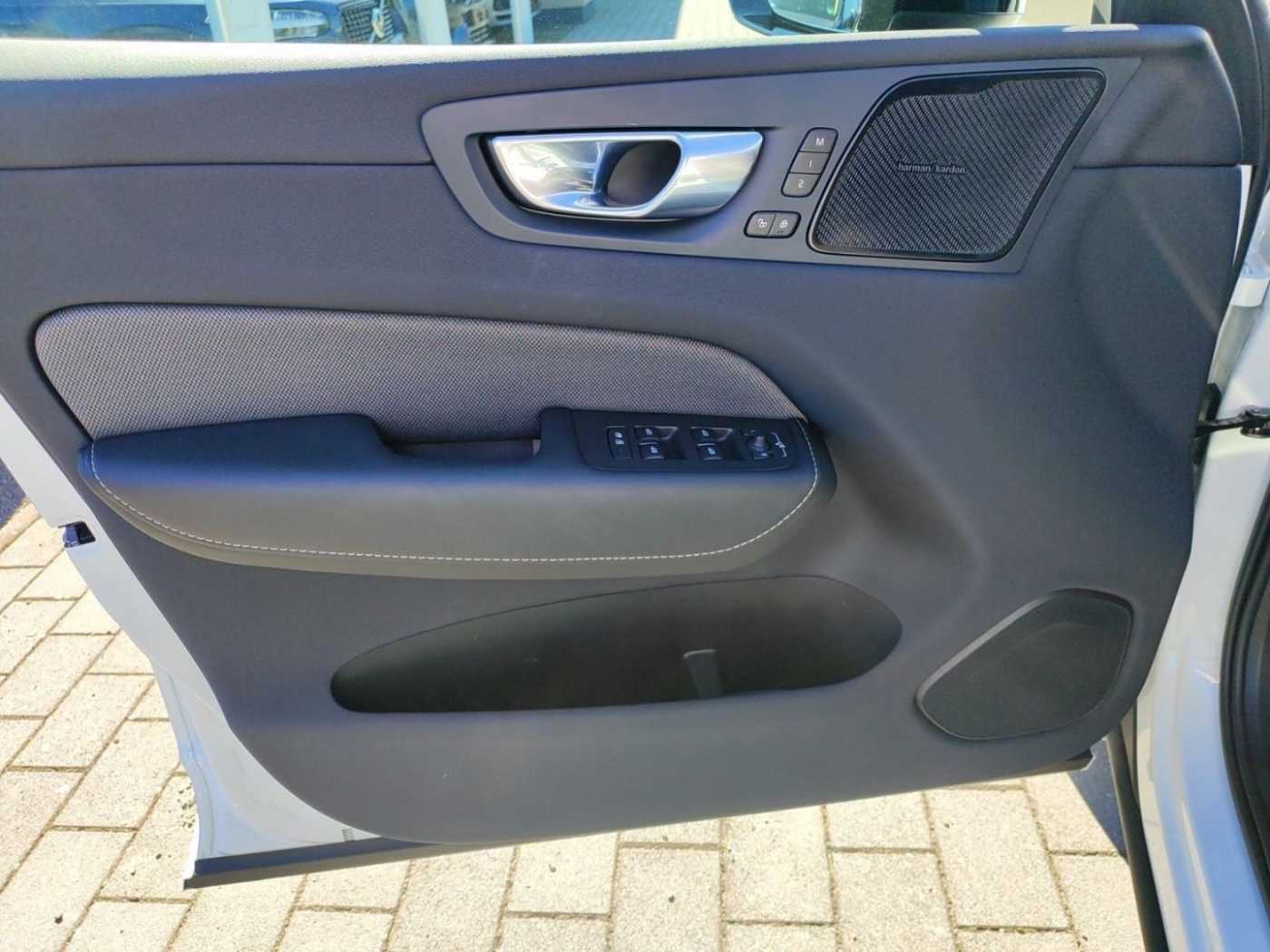 Volvo  Plus Dark Plug-In Hybrid AWD T6 Twin Engine