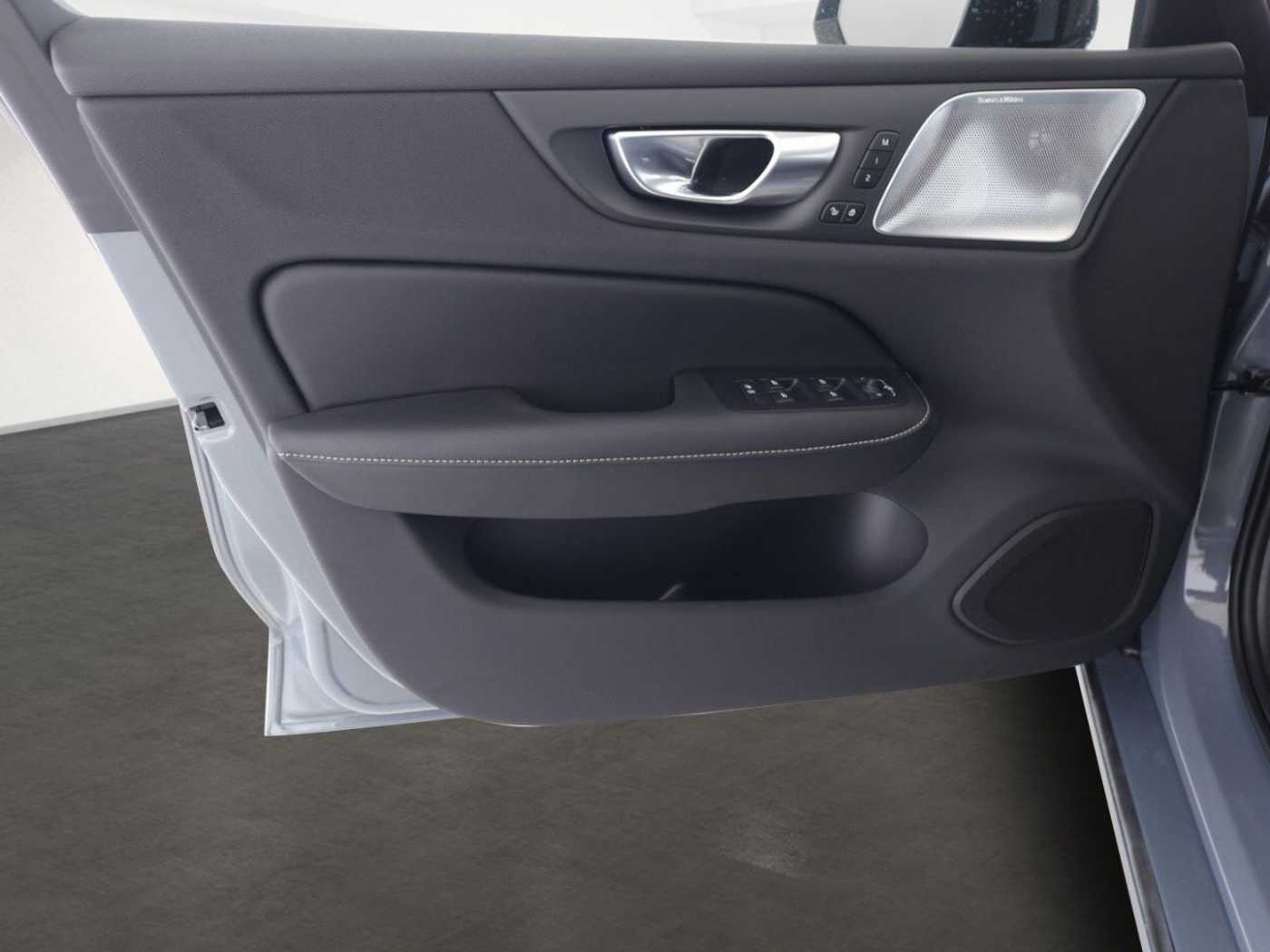 Volvo  Ultimate Dark Plug-In Hybrid AWD T8 Twin Eng