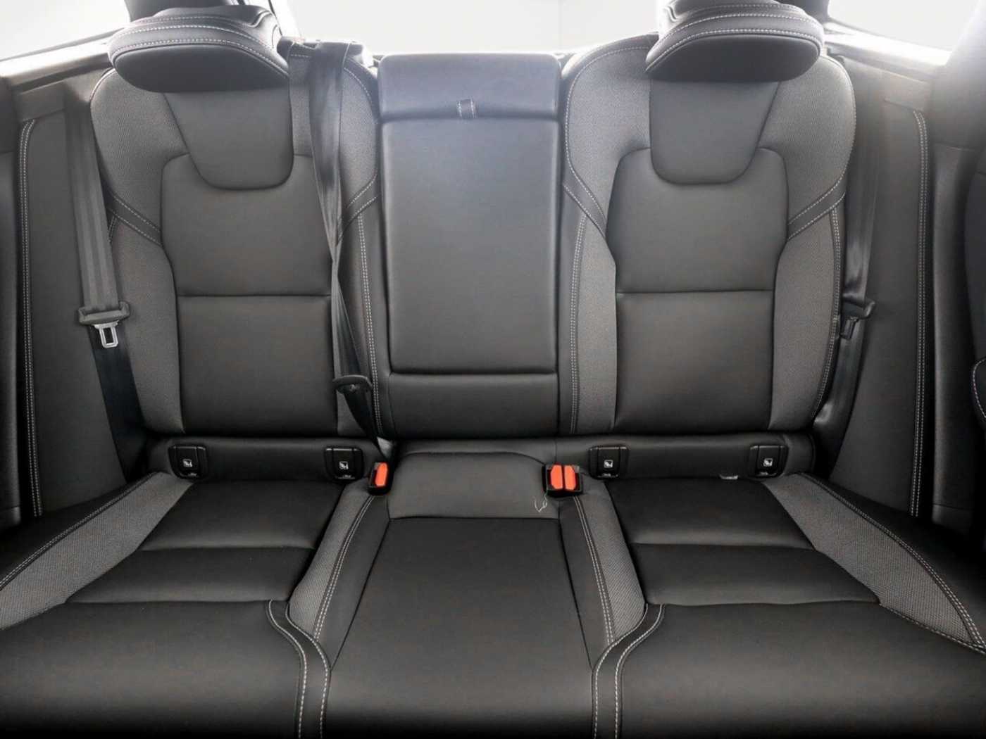 Volvo  T6 Plus Black Edition Recharge Plug-In Hybr