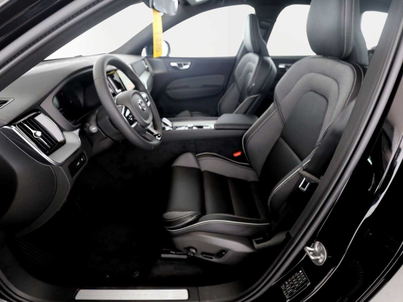 Volvo  T6 Plus Black Edition Recharge Plug-In Hybr