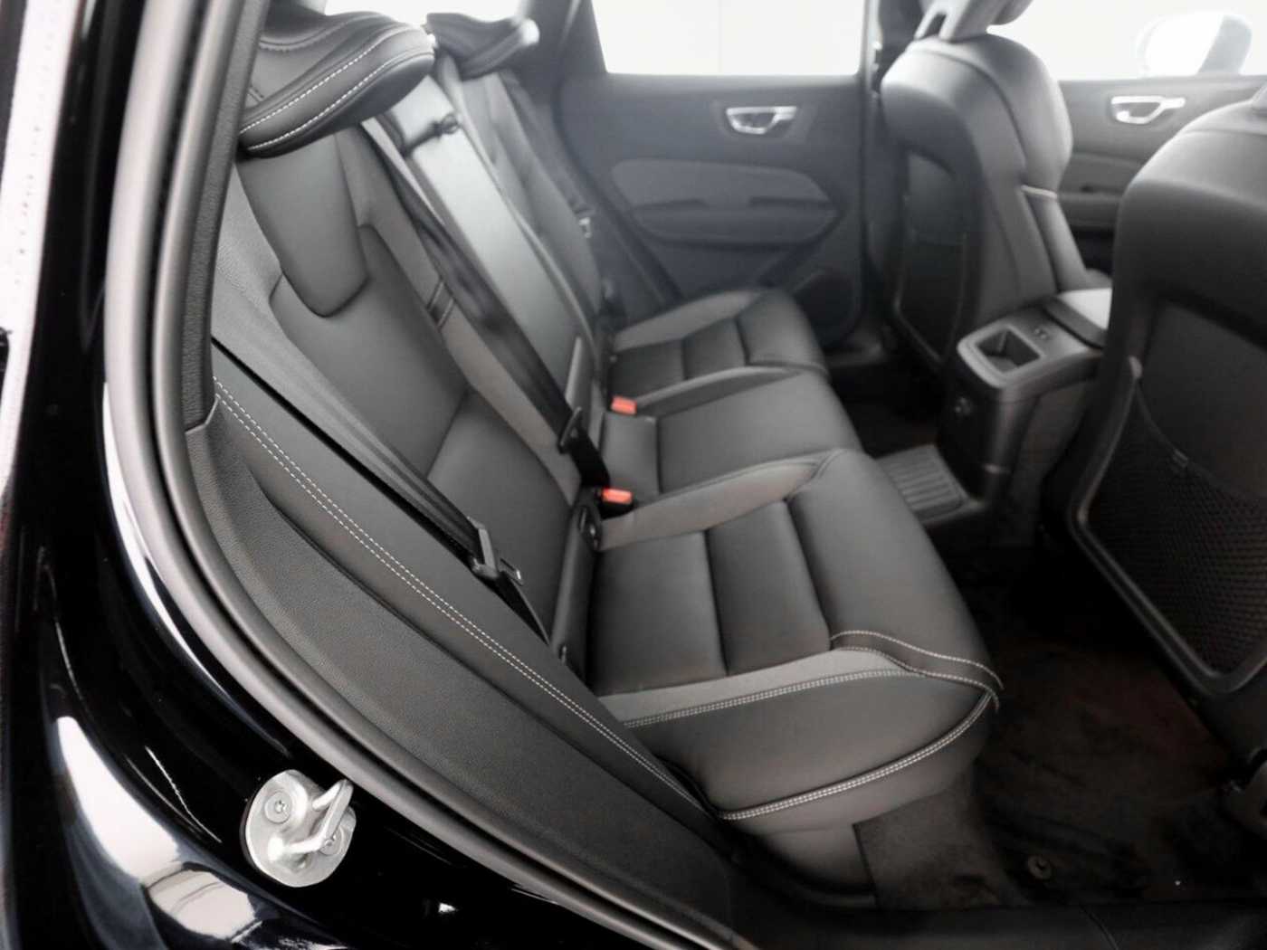 Volvo  T6 Plus Black Edition Recharge Plug-In Hybr