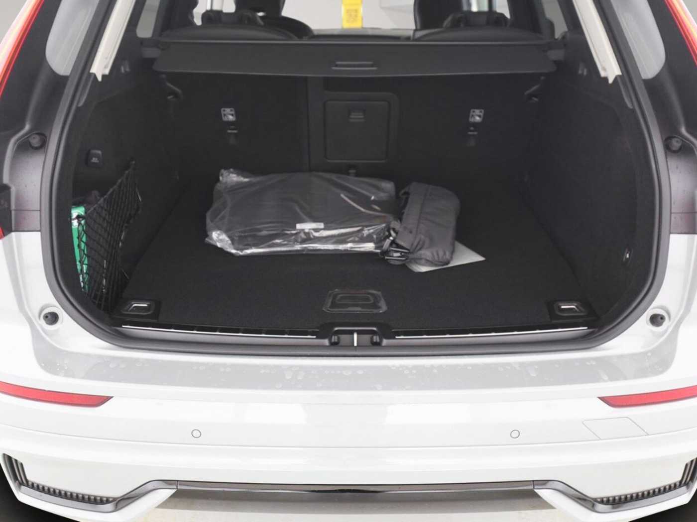 Volvo  T6 Plus Dark Recharge Plug-In Hybrid AWD EU