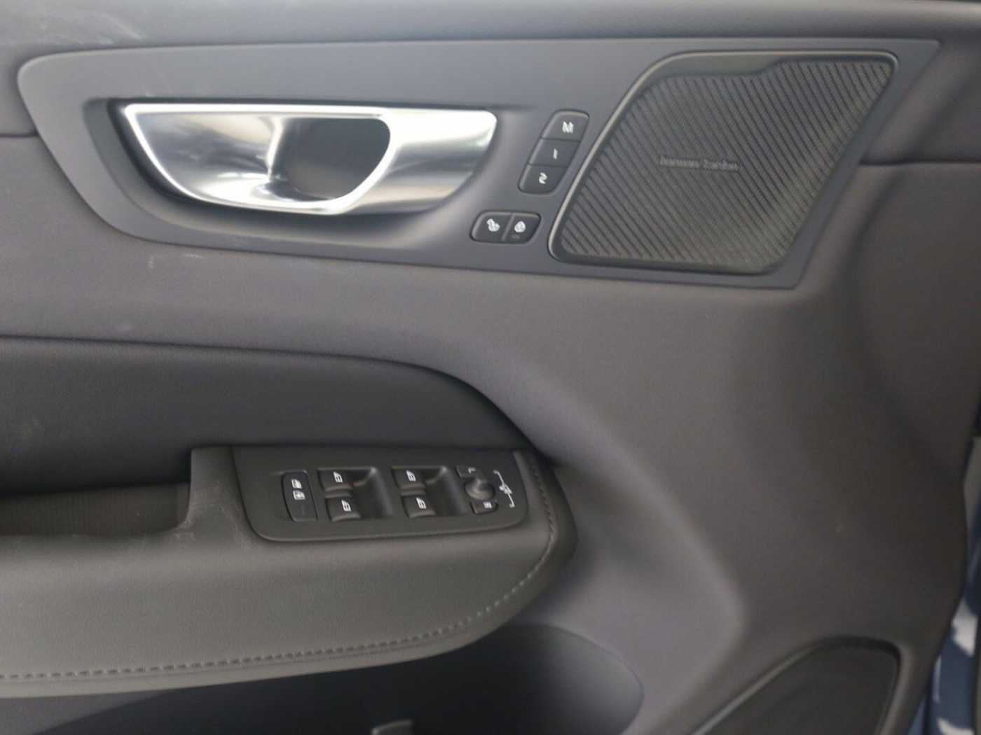 Volvo  T6 Plus Dark Recharge Plug-In Hybrid AWD EU
