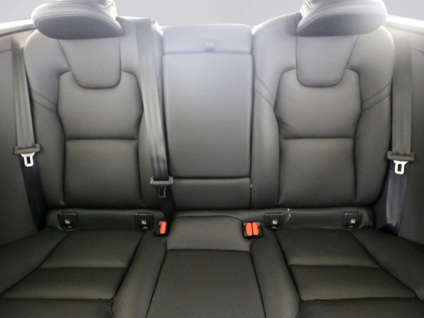 Volvo  Plus Dark Plug-In Hybrid AWD T6 Twin Engine