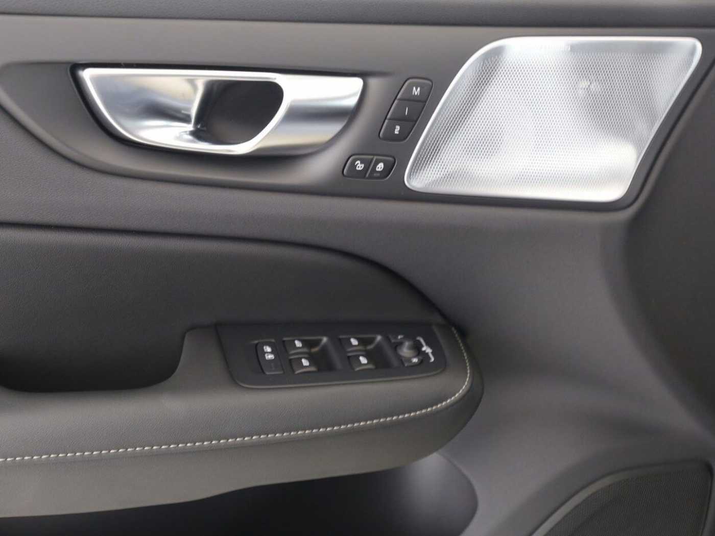 Volvo  T8 Ultimate Dark Recharge Plug-In Hybrid AWD
