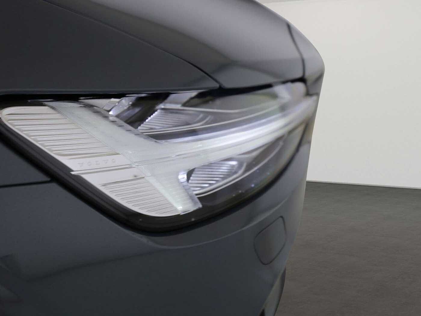 Volvo  T8 Ultimate Dark Recharge Plug-In Hybrid AWD