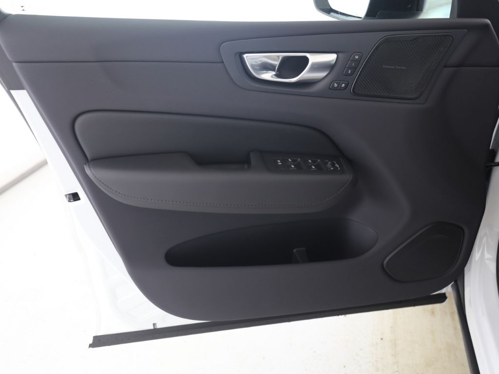Volvo  T6 Plus Dark Recharge Plug-In Hybrid AWD EU