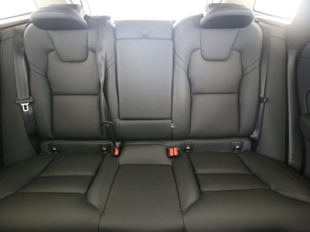 Volvo  T6 Plus Dark Recharge Plug-In Hybrid AWD EU
