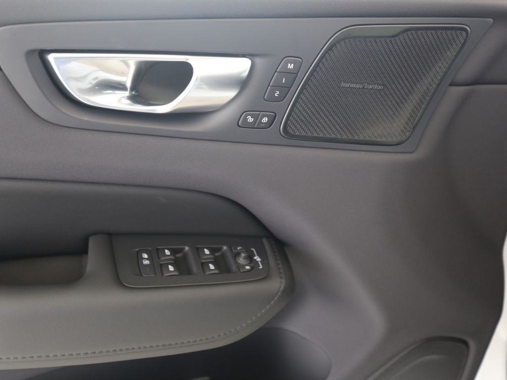 Volvo  T6 Plus Dark Recharge Plug-In Hybrid AWD EU