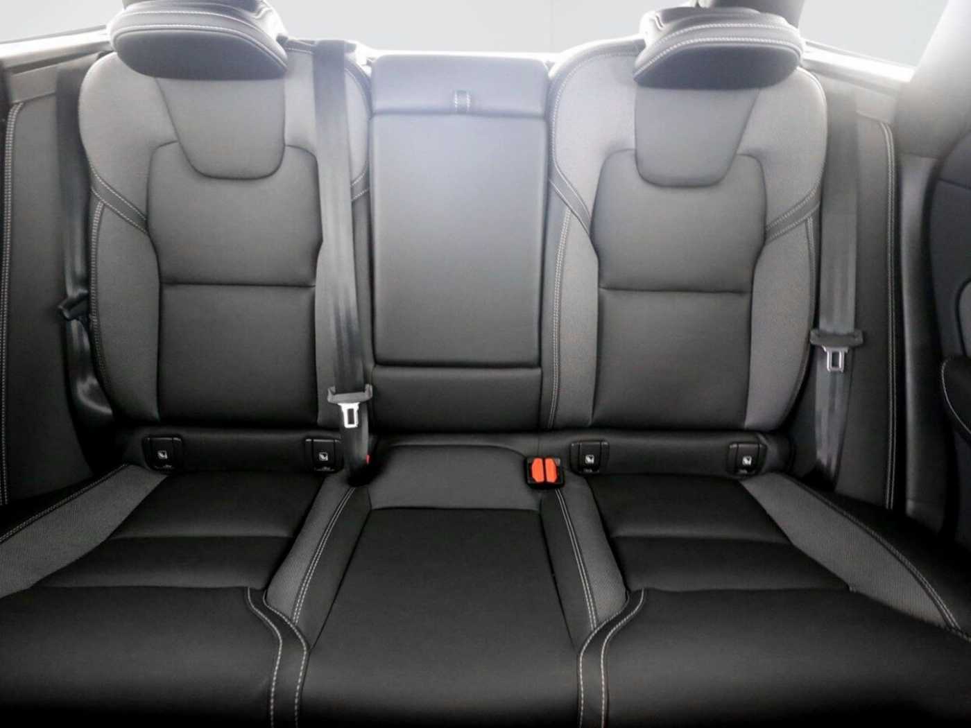 Volvo  T6 Plus Black Edition Recharge Plug-In Hybr