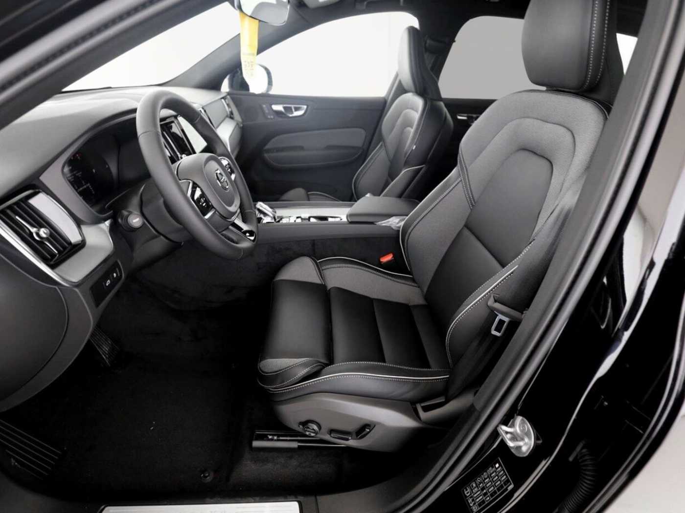 Volvo  T6 Plus Black Edition Recharge Plug-In Hybr