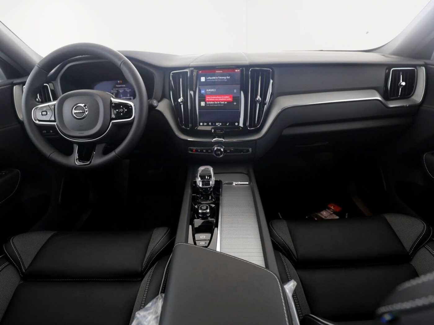 Volvo  T6 Plus Black Edition Recharge Plug-In Hybr