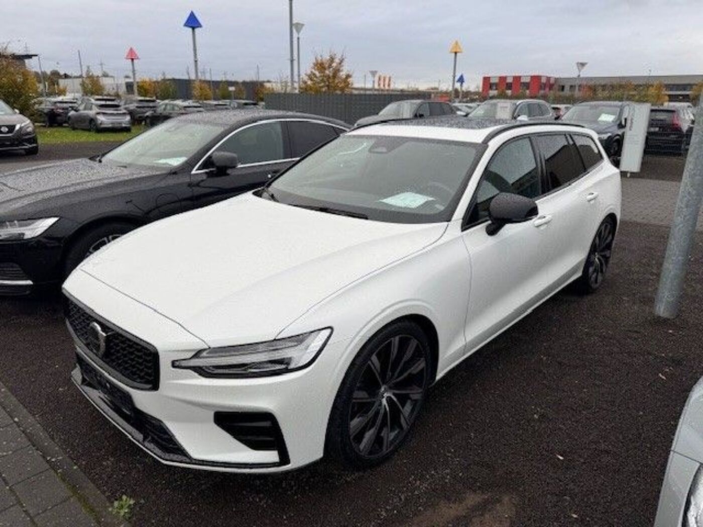 Volvo  B4 EU6d Plus Dark StandHZG El. Panodach Lede