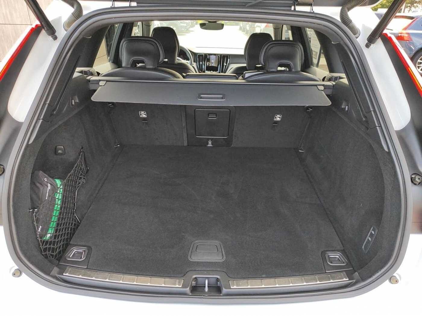 Volvo  B5 Diesel EU6d R Design AWD AD StandHZG Nav