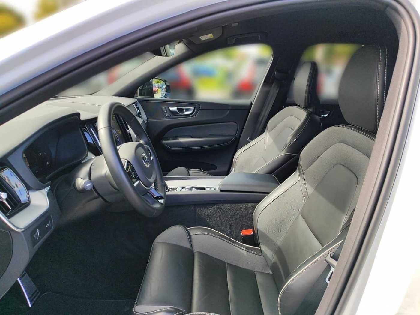 Volvo  B5 Diesel EU6d R Design AWD AD StandHZG Nav