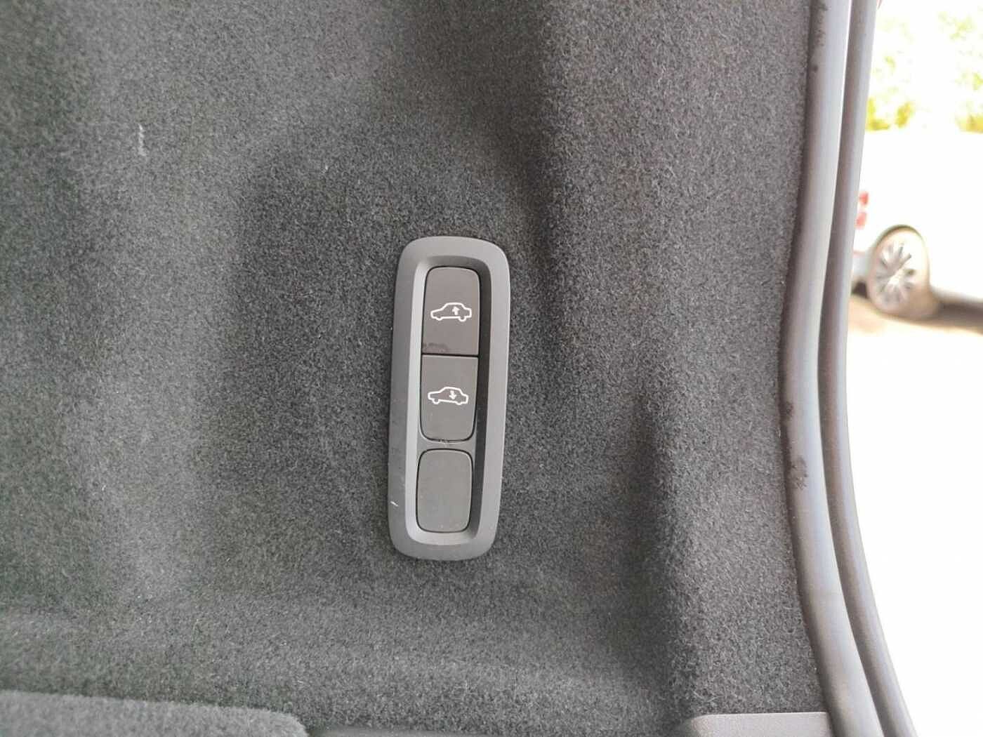 Volvo  B5 Diesel EU6d R Design AWD AD StandHZG Nav