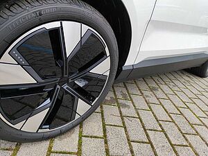 Volvo  Single Motor Extended Range Plus ***Pine***