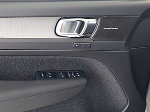 Volvo  Ultra Dark B4 EU6e Leder Digitales Cockpit