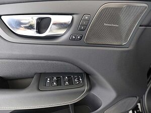 Volvo  T8 Ultra Black Edition Recharge Plug-In Hyb