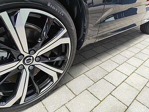 Volvo  T8 Ultra Dark Recharge Plug-In Hybrid AWD E