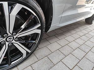 Volvo  T8 Ultra Dark Recharge Plug-In Hybrid AWD E