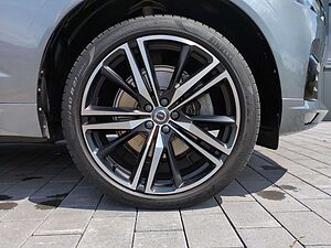 Volvo  B4 EU6d R Design AWD HUD StandHZG El. Panod